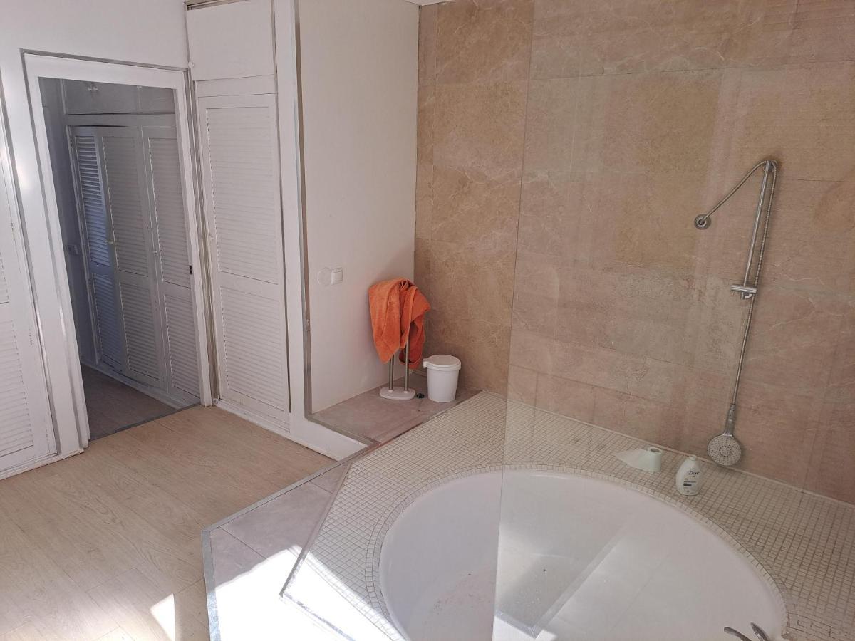 Private Suites In Huge Penthouse 1St Line Puerto Banus, Incredible Views, Jacuzzis Marbella Esterno foto