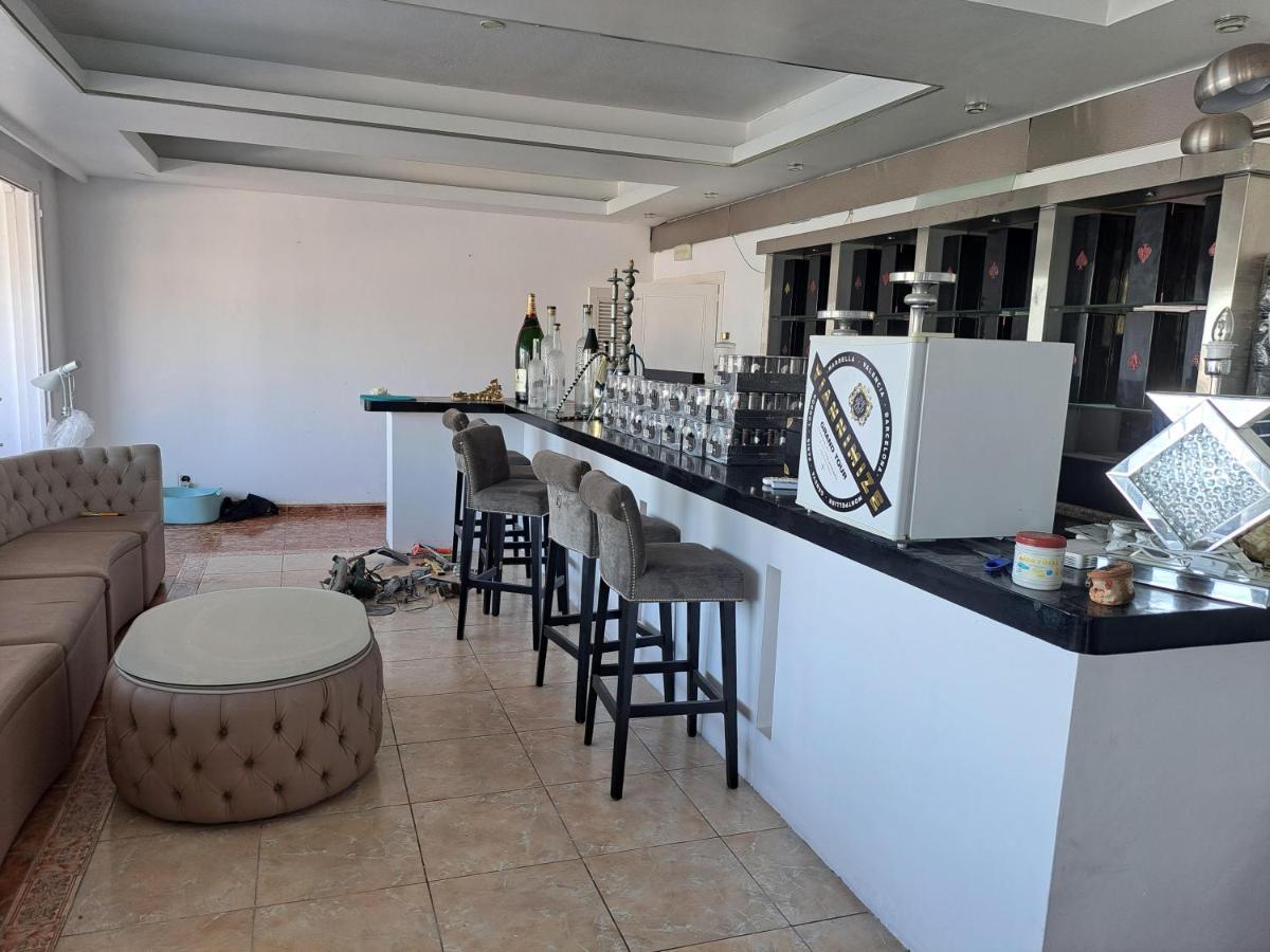 Private Suites In Huge Penthouse 1St Line Puerto Banus, Incredible Views, Jacuzzis Marbella Esterno foto