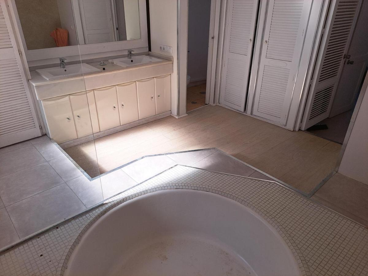 Private Suites In Huge Penthouse 1St Line Puerto Banus, Incredible Views, Jacuzzis Marbella Esterno foto
