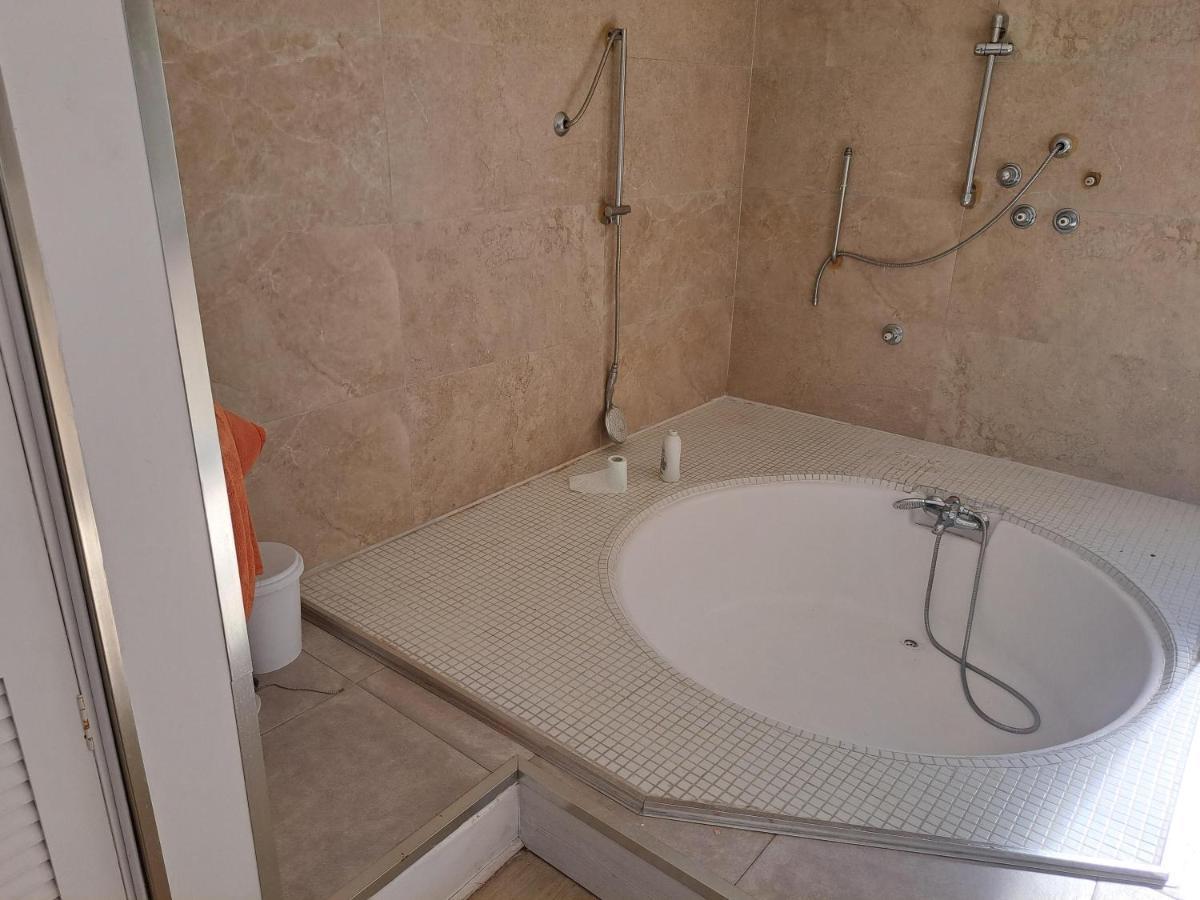Private Suites In Huge Penthouse 1St Line Puerto Banus, Incredible Views, Jacuzzis Marbella Esterno foto