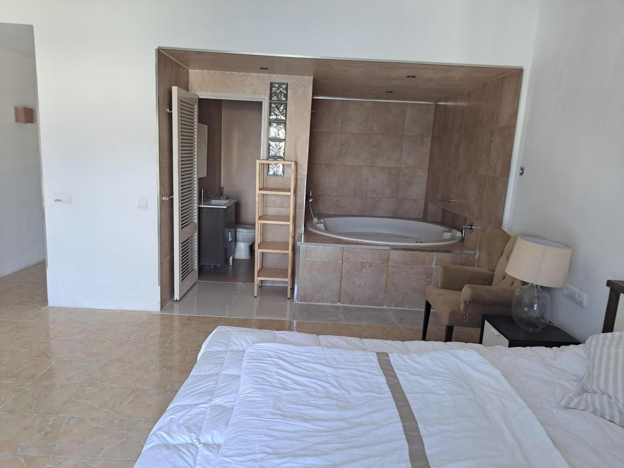 Private Suites In Huge Penthouse 1St Line Puerto Banus, Incredible Views, Jacuzzis Marbella Esterno foto
